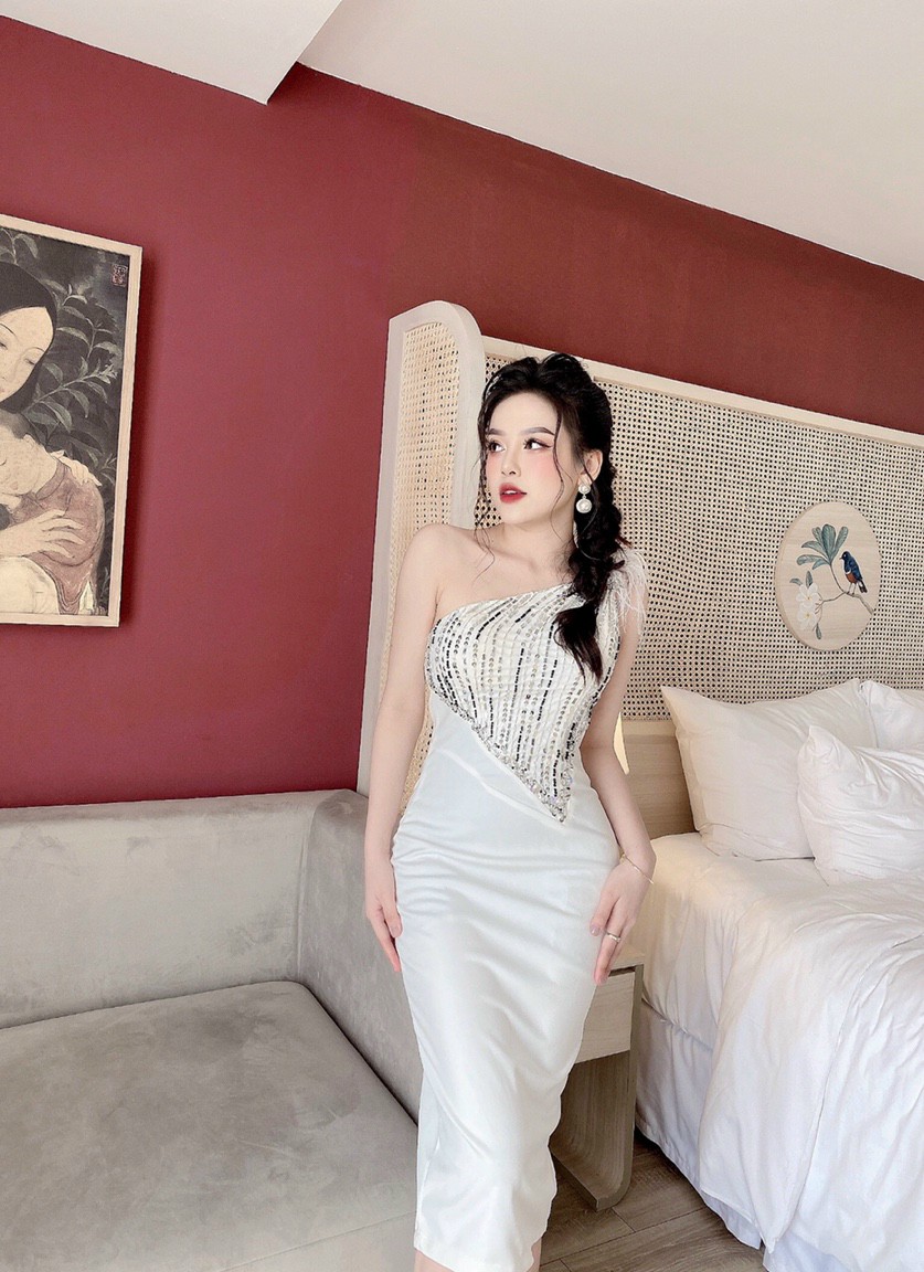 ĐẦM DỰ TIỆC LỆCH VAI KẾT LONG VŨ CAO CẤP ĐẦY SANG TRONG QUÝ PHÁI -DN018